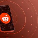 Photo d'un téléphone avec le logo Reddit